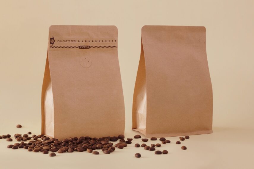 Blank coffee bag mockup isolated in a removable backgroud, concept for design